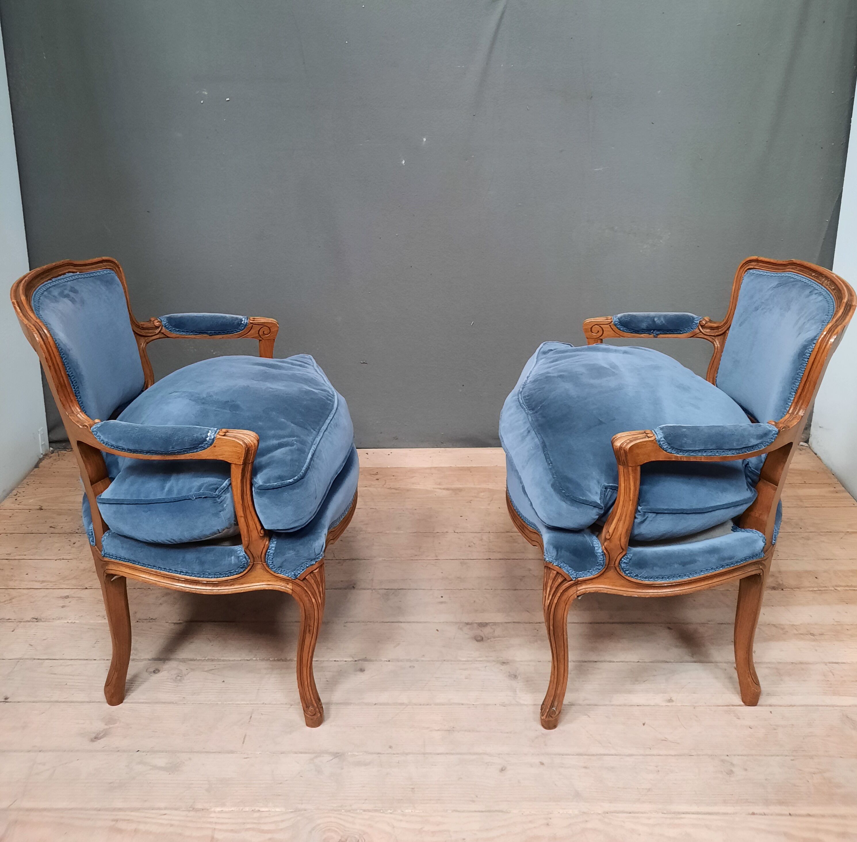 Paire de fauteuil bas de style Louis XV