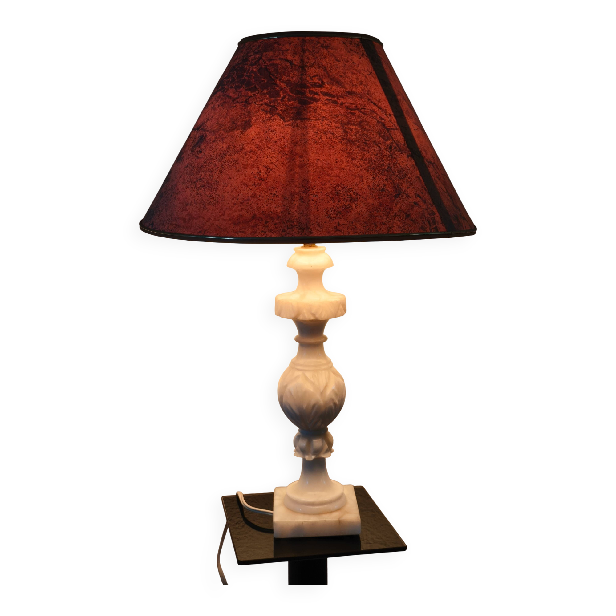 Alabaster lamp and its shade