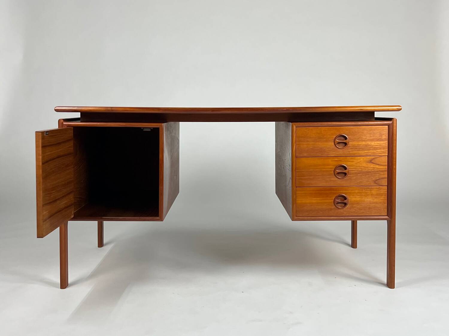 Bureau en teck design danois autoportant Gasvig Møbler vintage milieu du siècle