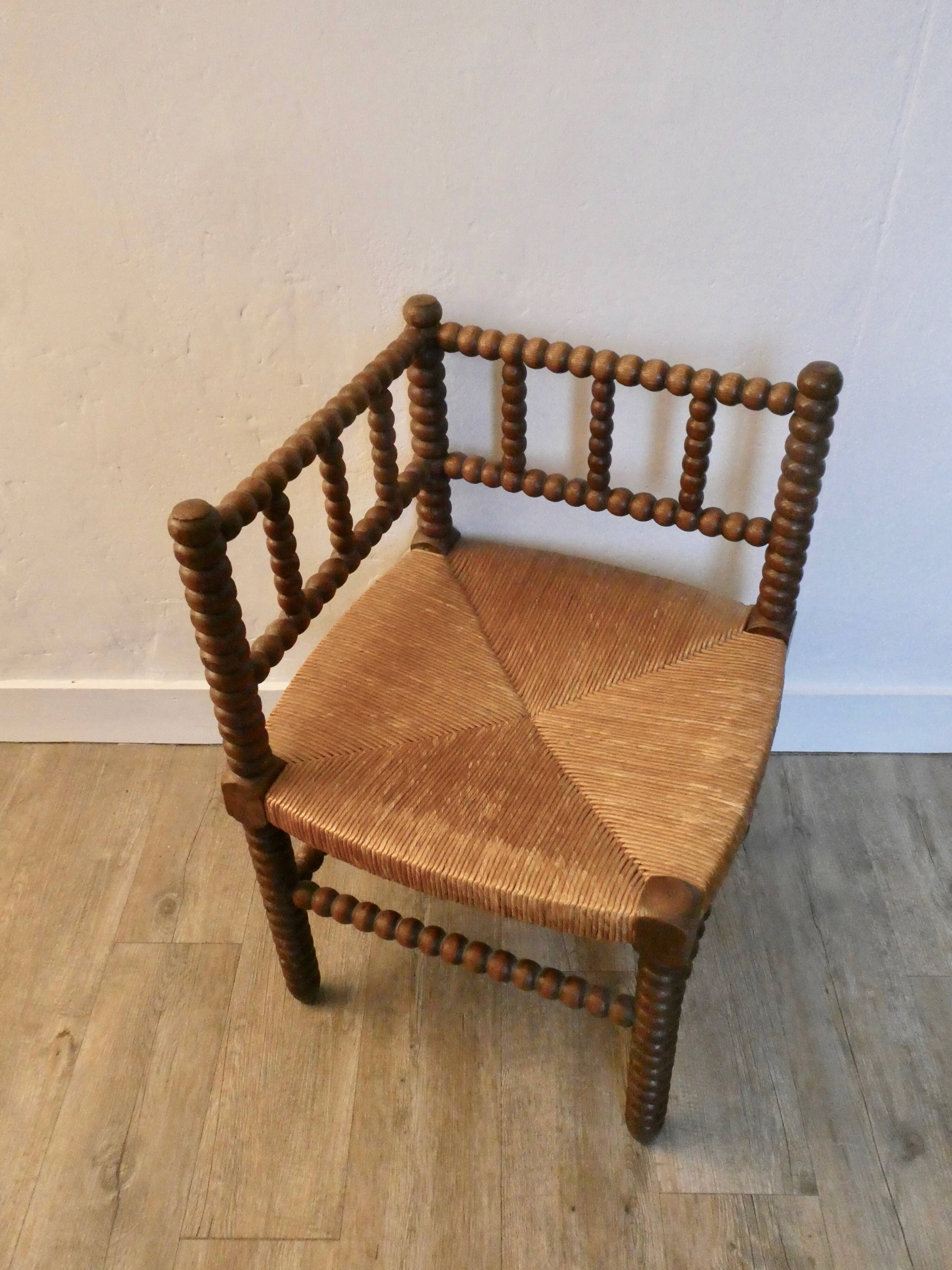 Chaise coin de feu en bois tourné et assise paillée