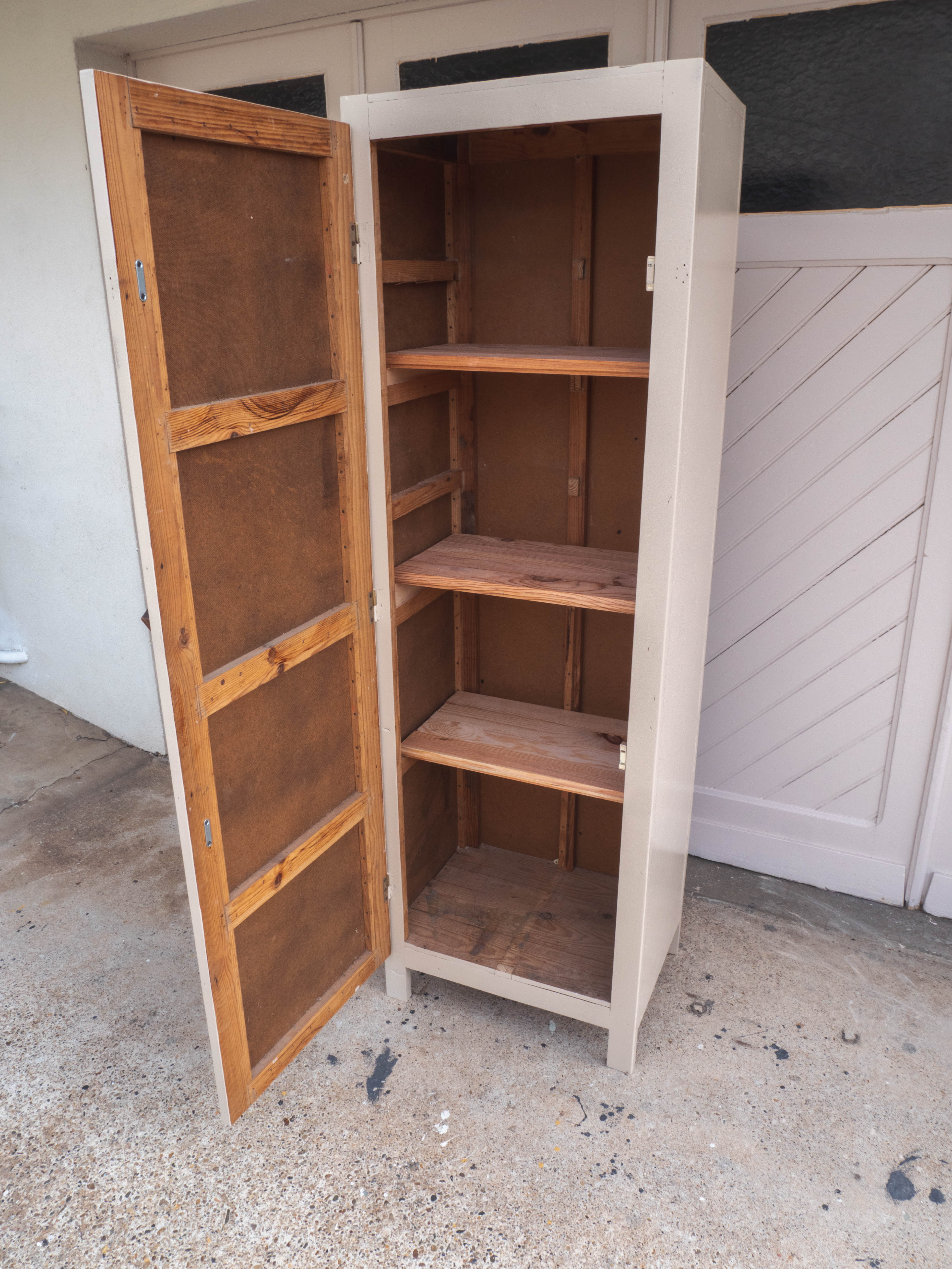 Armoire parisienne