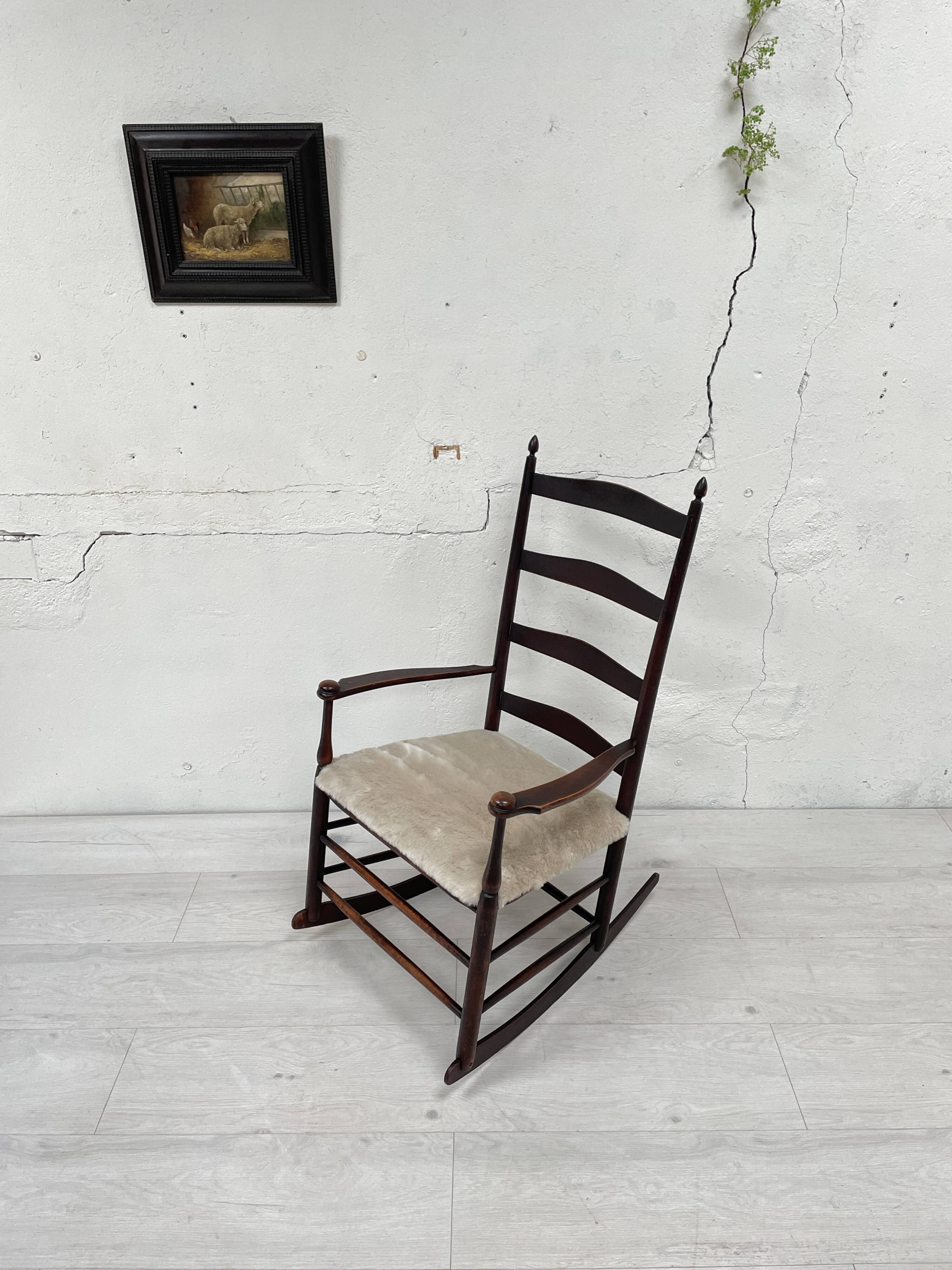 Rocking chair shaker
