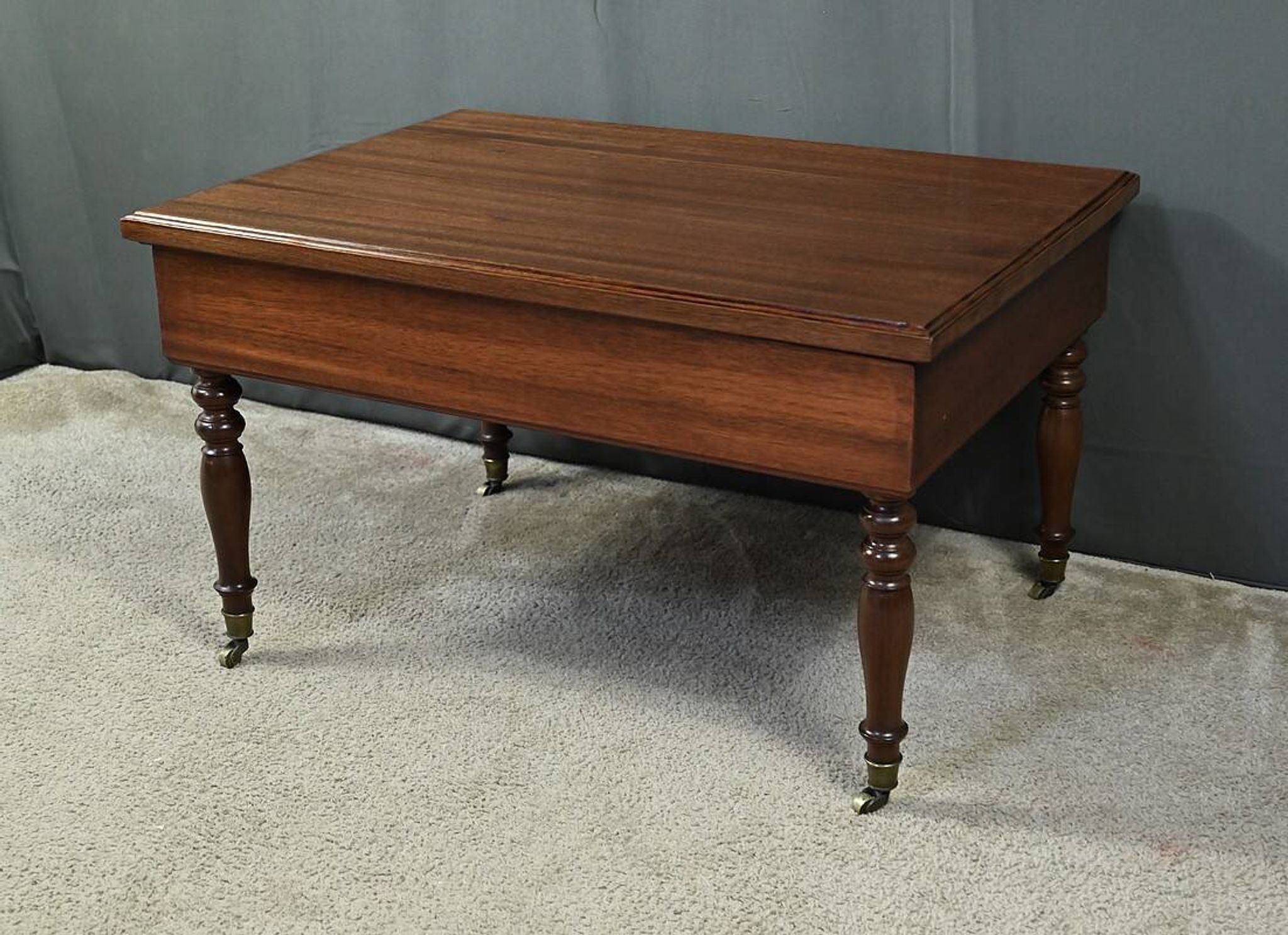 Rolling coffee table in solid mahogany, Louis-Philippe style – Late 19th century