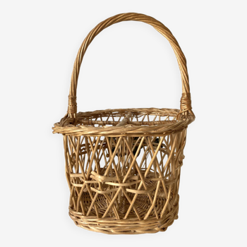 Woven wicker bottle holder basket