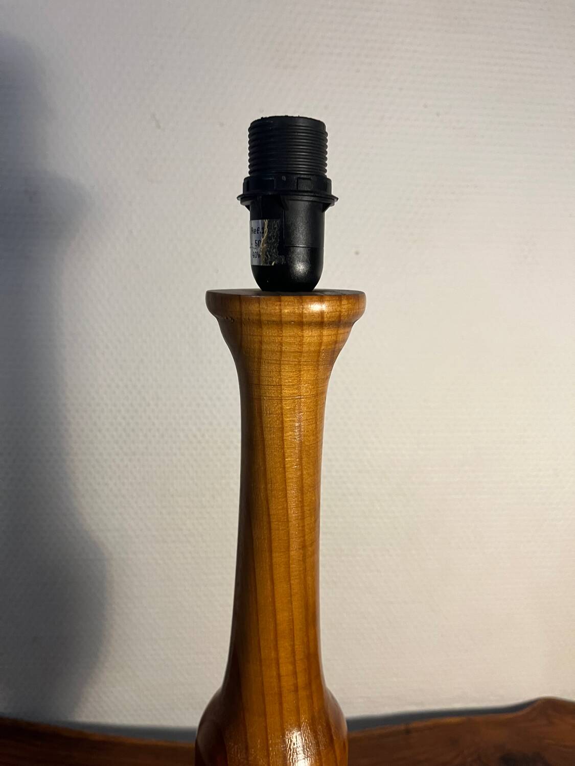 Pied de lampe en bois massif