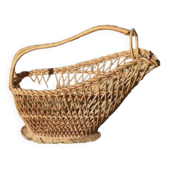 Wicker bottle holder and pour spout