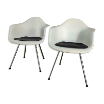 Set of 2 Vitra DAX plastic armchairs by Charles and Ray Eames