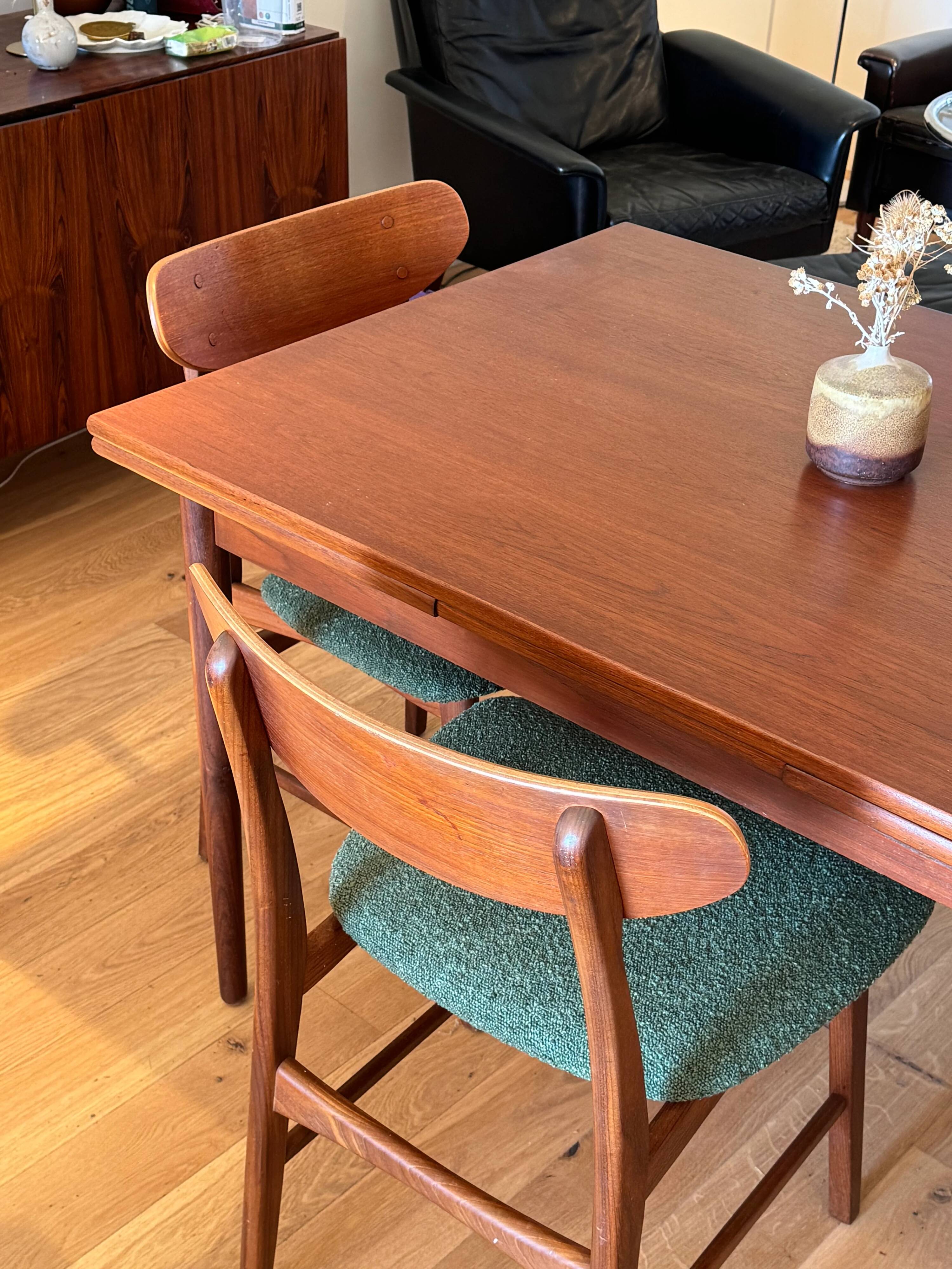 Set of 4 Scandinavian teak chairs – Model "Vagn" – 1960s