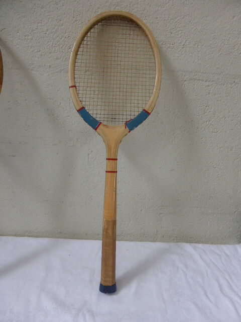 Lot of two wooden tennis rackets Florence de Courtie et Revenge