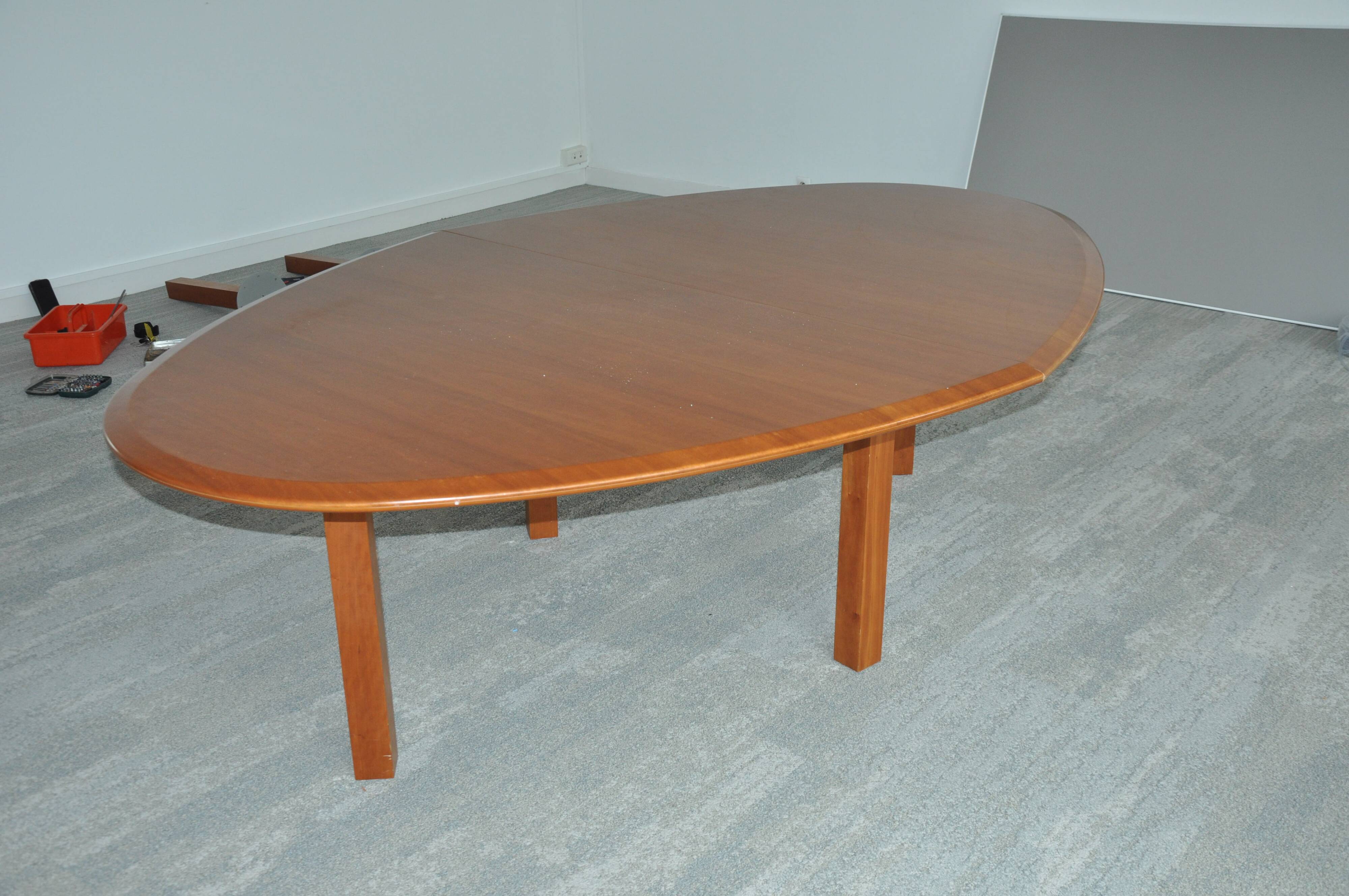 Grande table de conférence