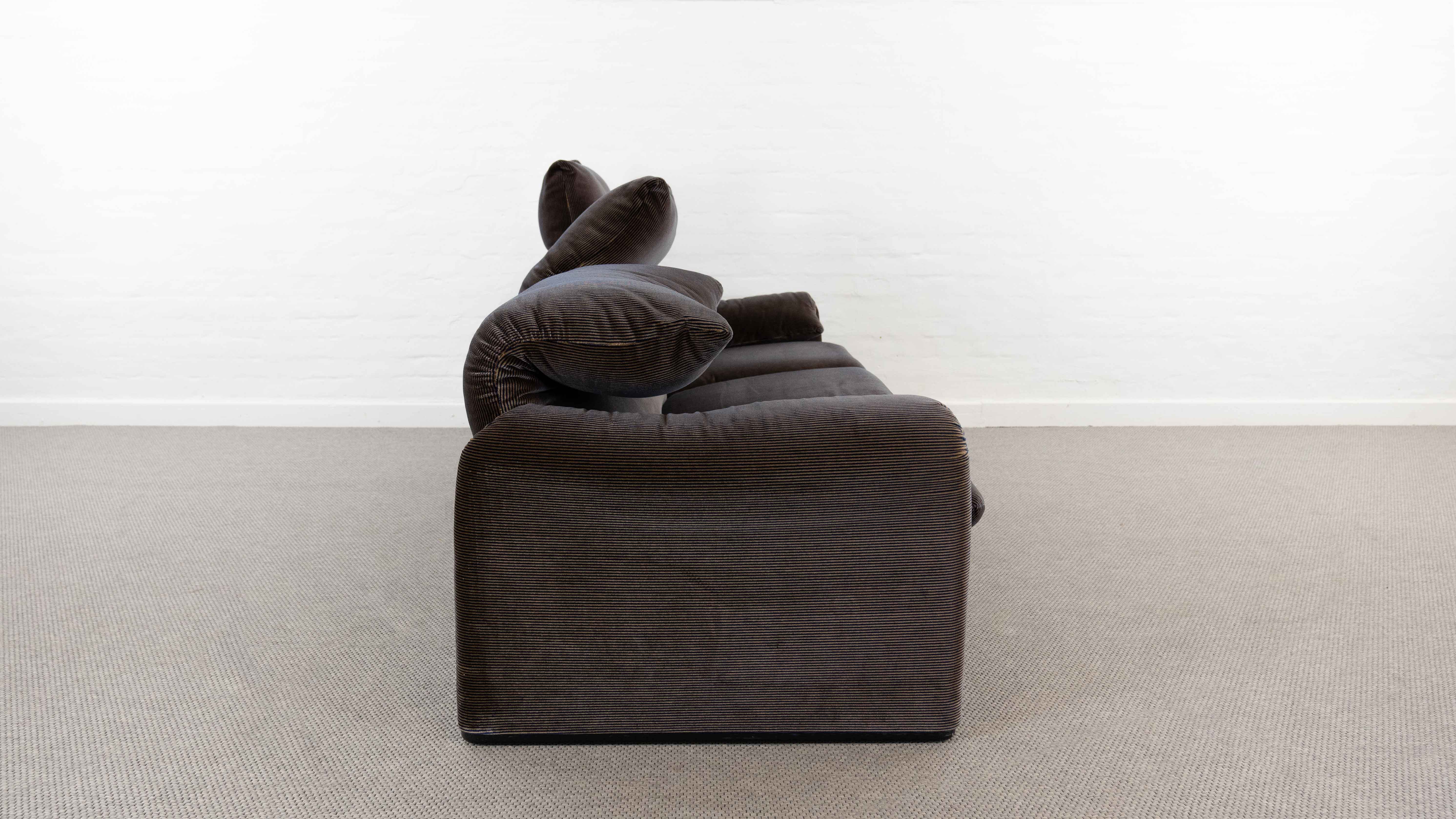 Maralunga 3-seater sofa by vico magistretti for cassina, italy