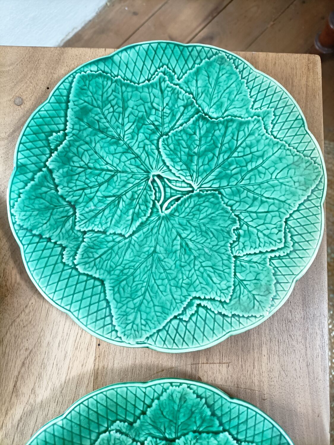 6 Gien slip dessert plates with leaf decoration