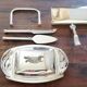 Butter maker together foie gras and cheese and picks up silea crumbs