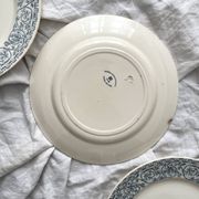 3 assiettes plates en terre de fer "Renaissance" Creil et Montereau