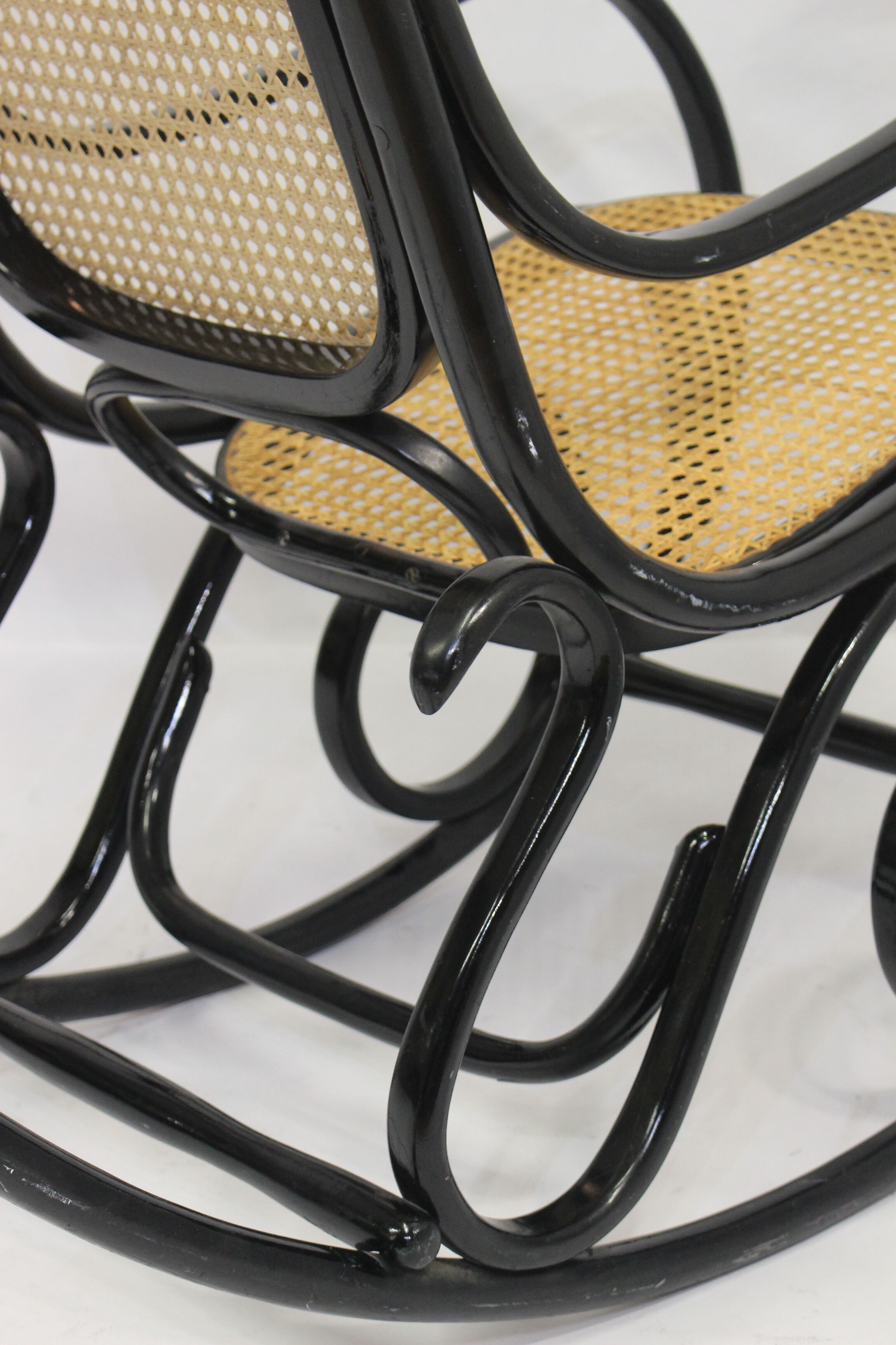 Year 1930 thonet rocking chair model n ° 10