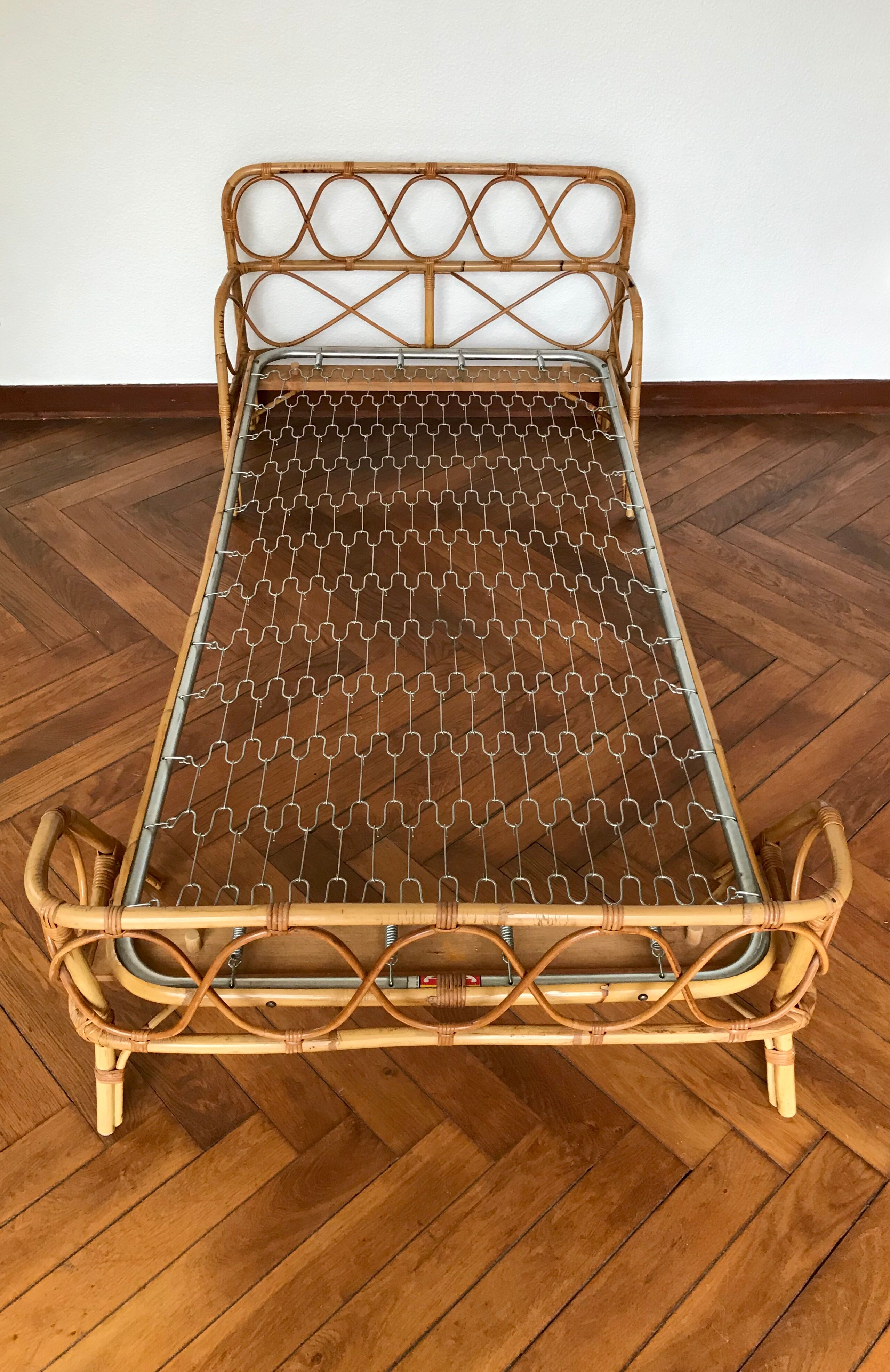 Rotin and bamboo bed