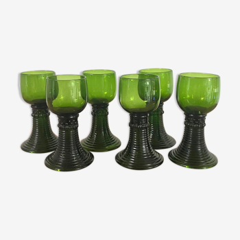 Service of 6 roemer glasses in green crystal