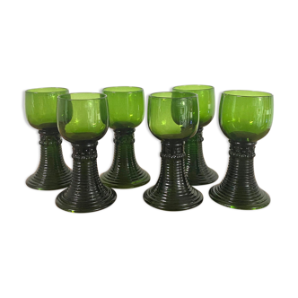 Service of 6 roemer glasses in green crystal