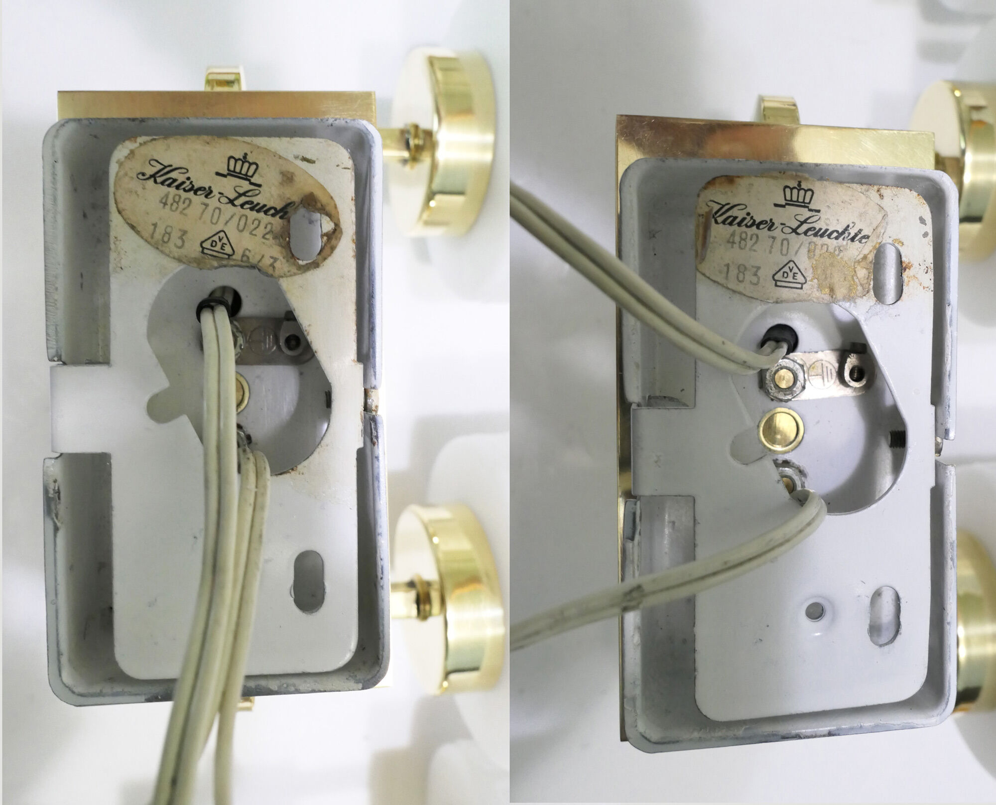 Paire d'appliques doubles 1950 laiton et globes opalins Kaiser Leuchte