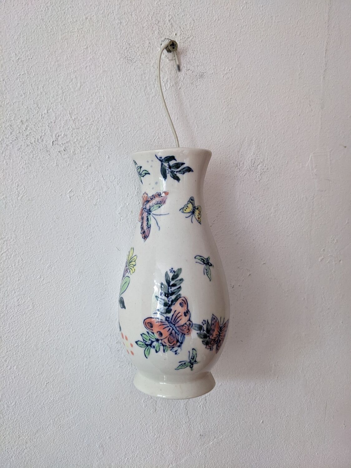 Saturator radiator old ceramic humidifier floral decoration