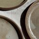 Lot de 11 assiettes en grès beige épais vintage D22,5