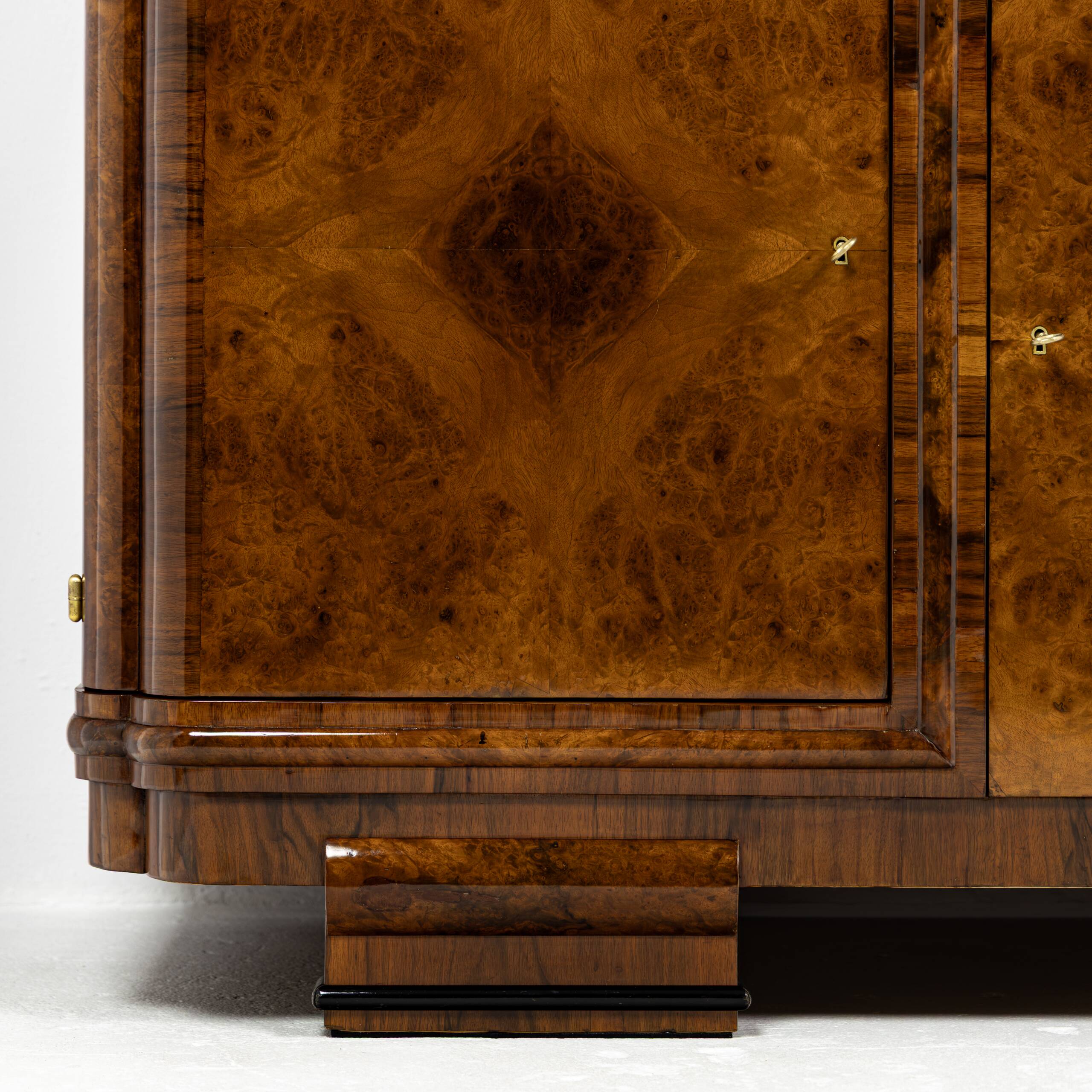 Art Deco Enfilade in walnut veneer - 1925-1939