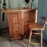 Bar with 2 stools
