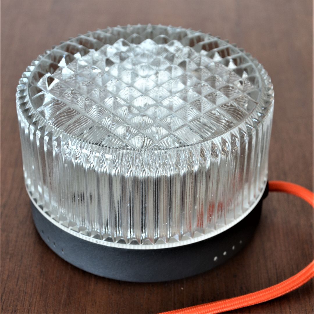 Cylindrical table lamp in chiseled glass