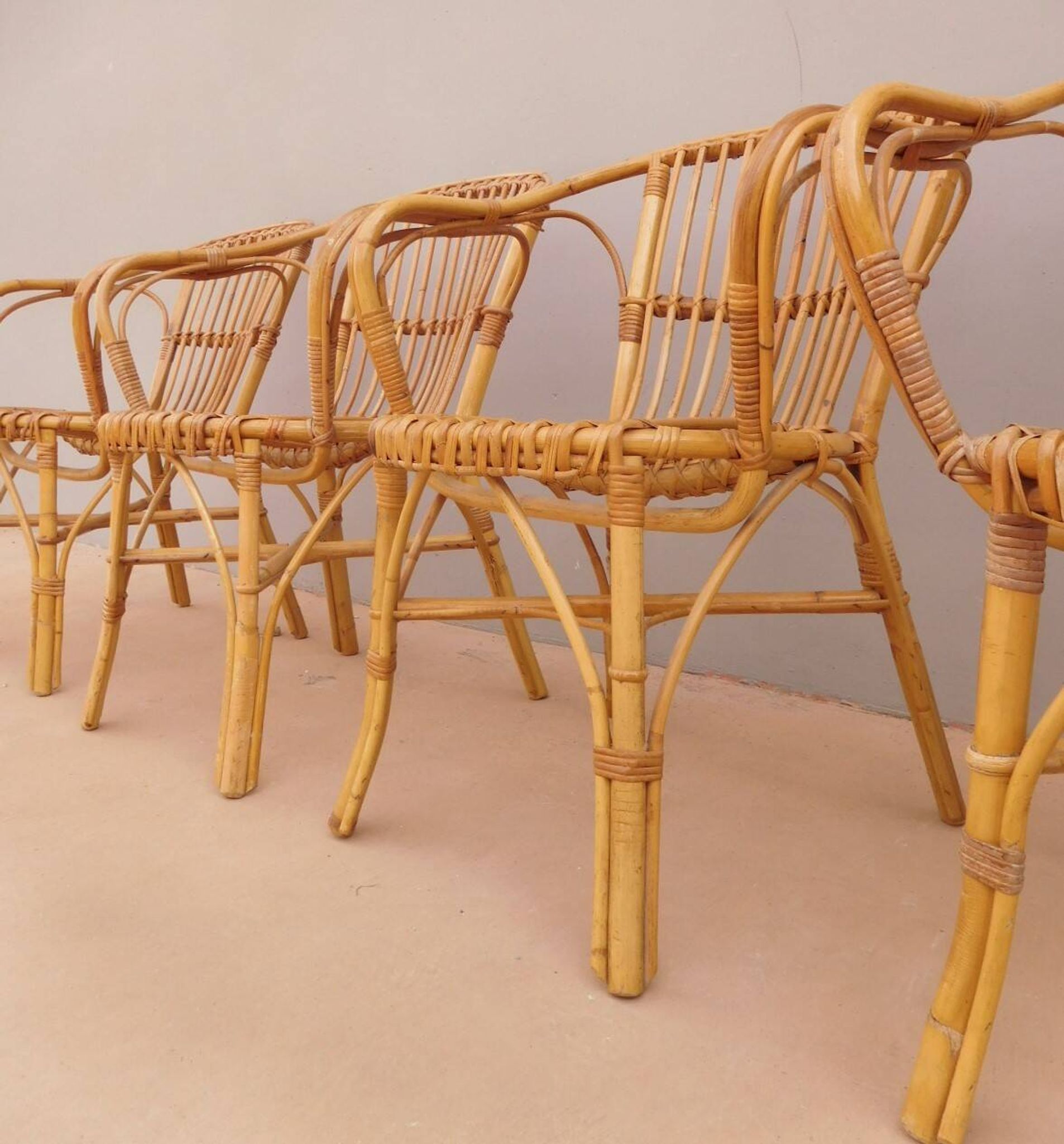 Ensemble table et chaises en rotin