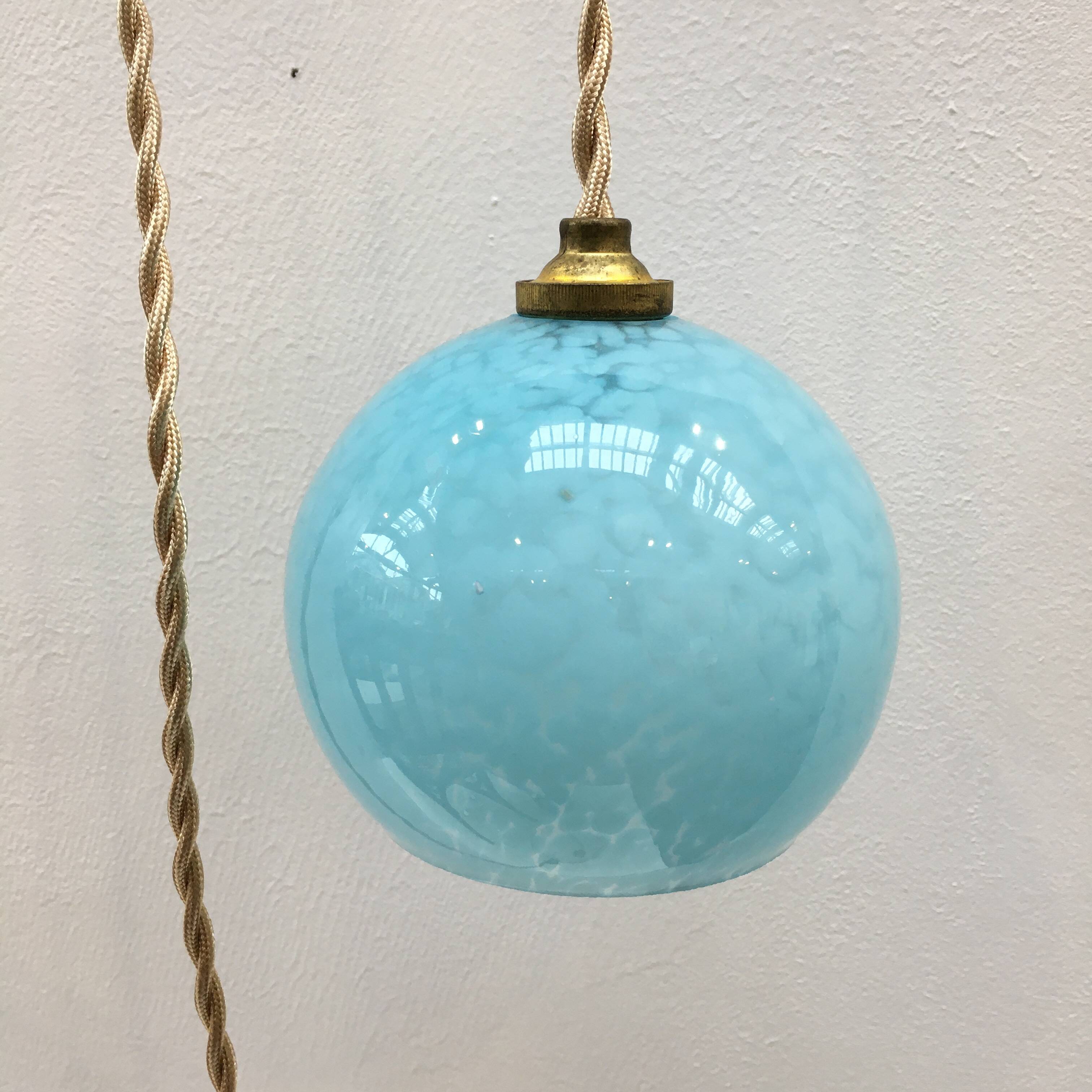 Lampe baladeuse art déco en verre de Clichy bleu
