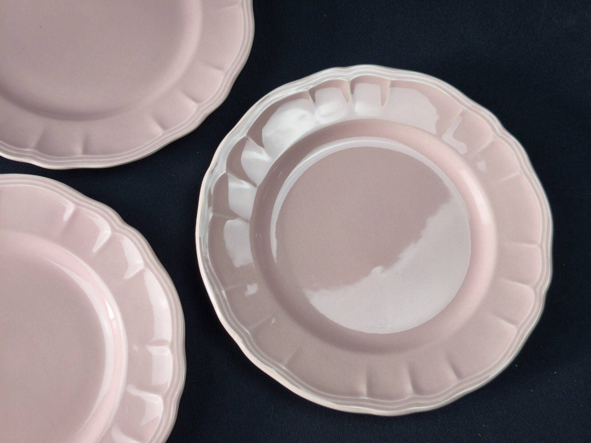 Title: 8 vintage Salins flat plates in powder pink – Ø 25.7 cm