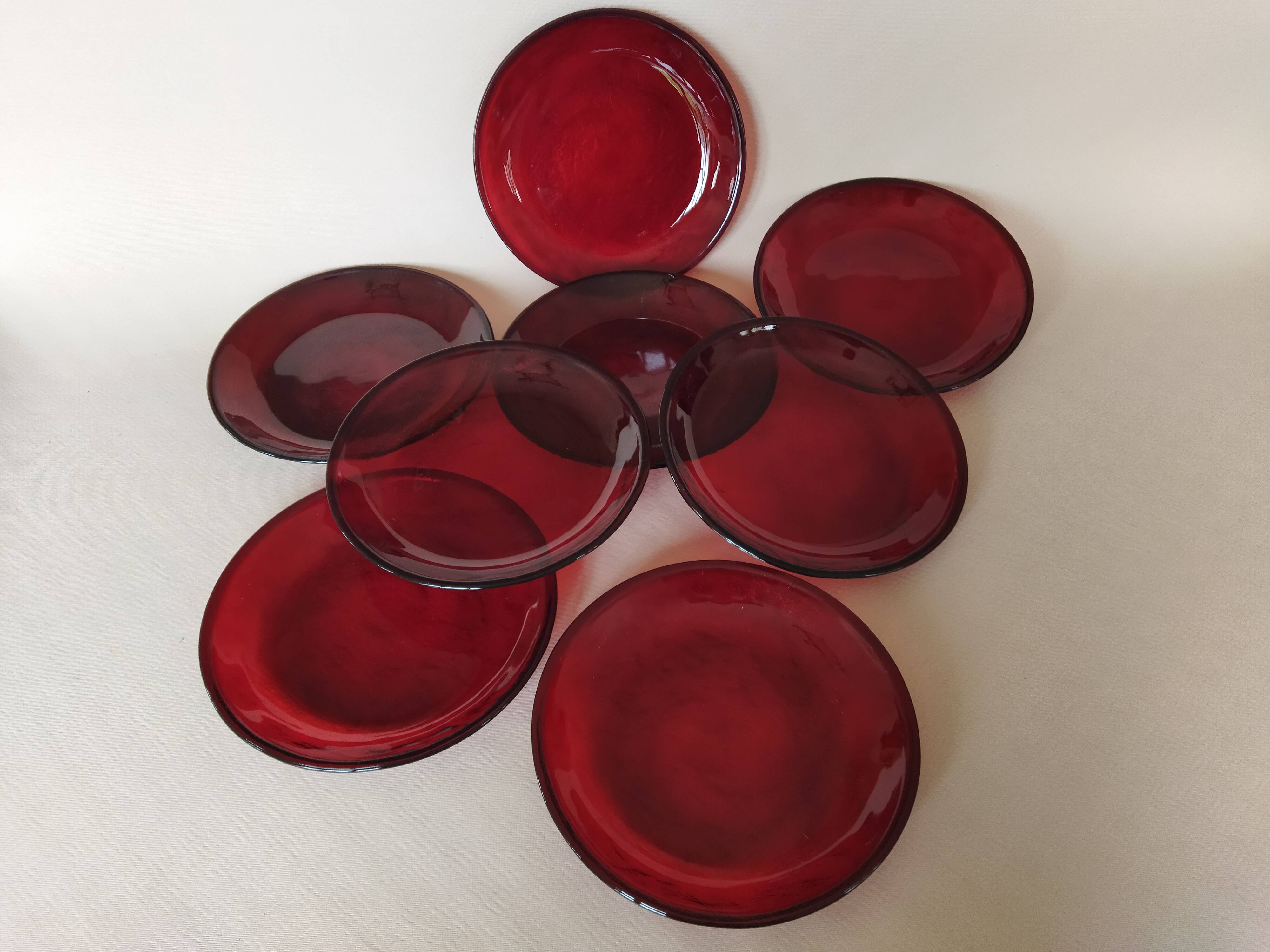 8 Arcoroc Sierra Rubis dinner plates