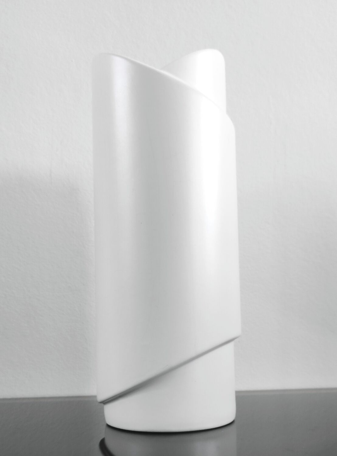 Vase moderniste en céramique blanche – Design Jeroen Bechtold