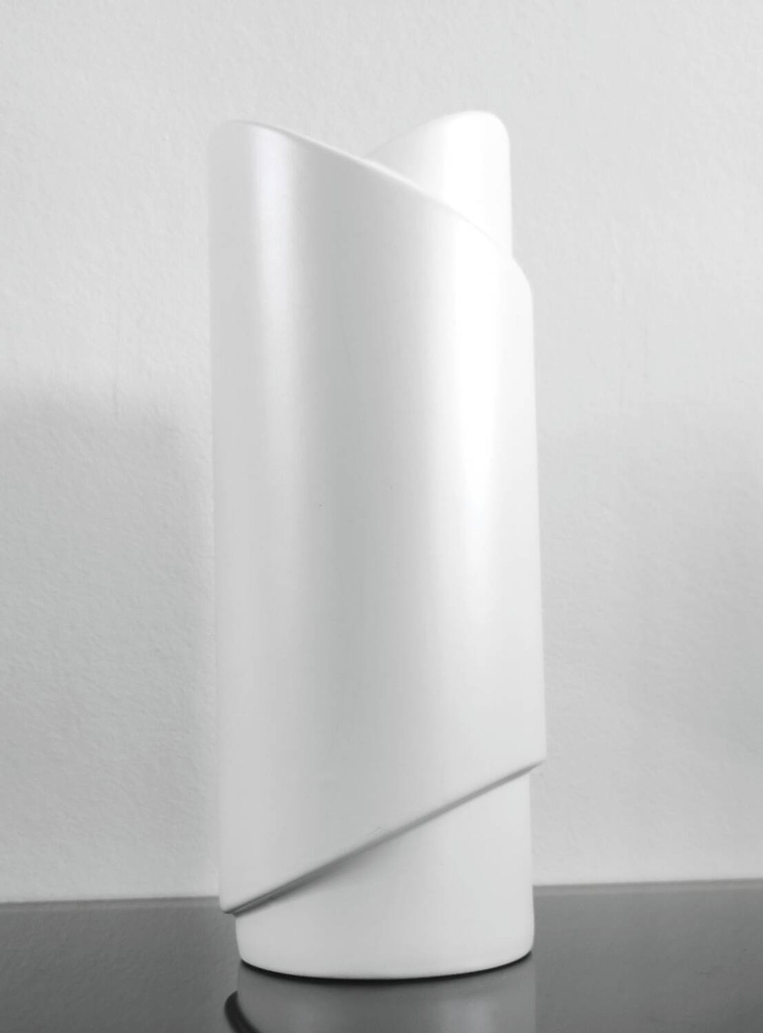 Vase moderniste en céramique blanche – Design Jeroen Bechtold
