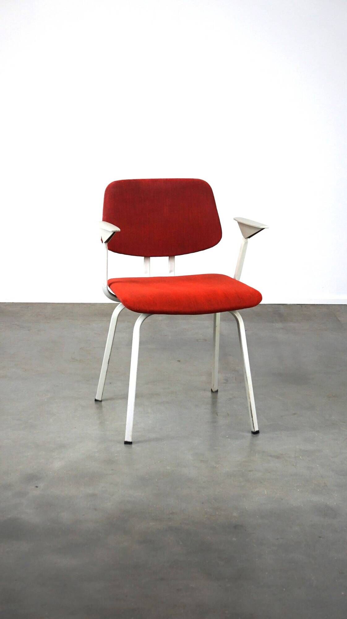 Vintage design chair by Friso Kramer for Ahrend de Cirkel from the late 1960s