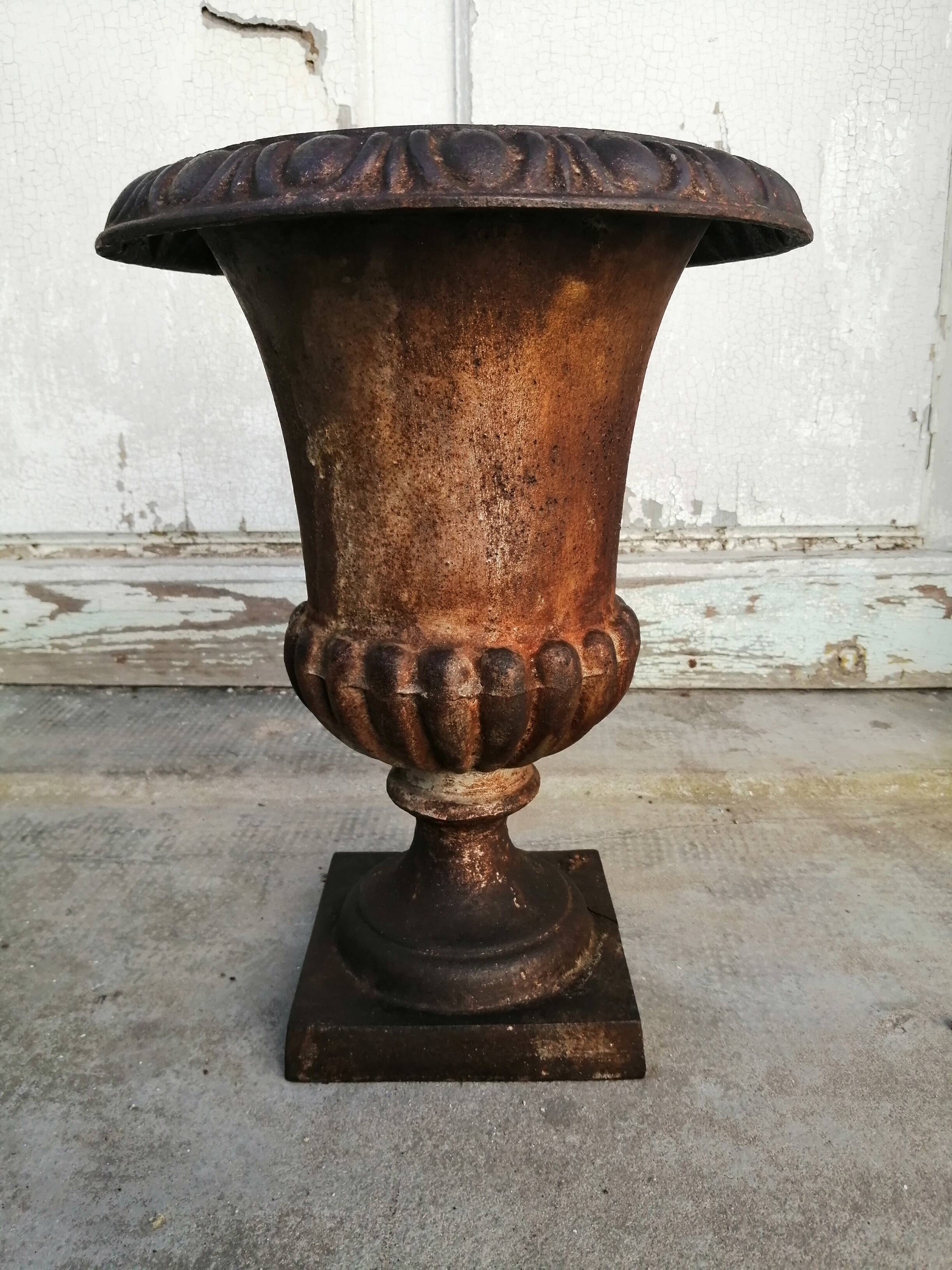Vase médicis en fonte pechenard
