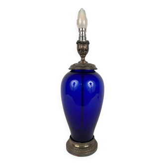 Risler et Carré. Grande lampe en verre bleu et monture argent, poinçon Minerve
