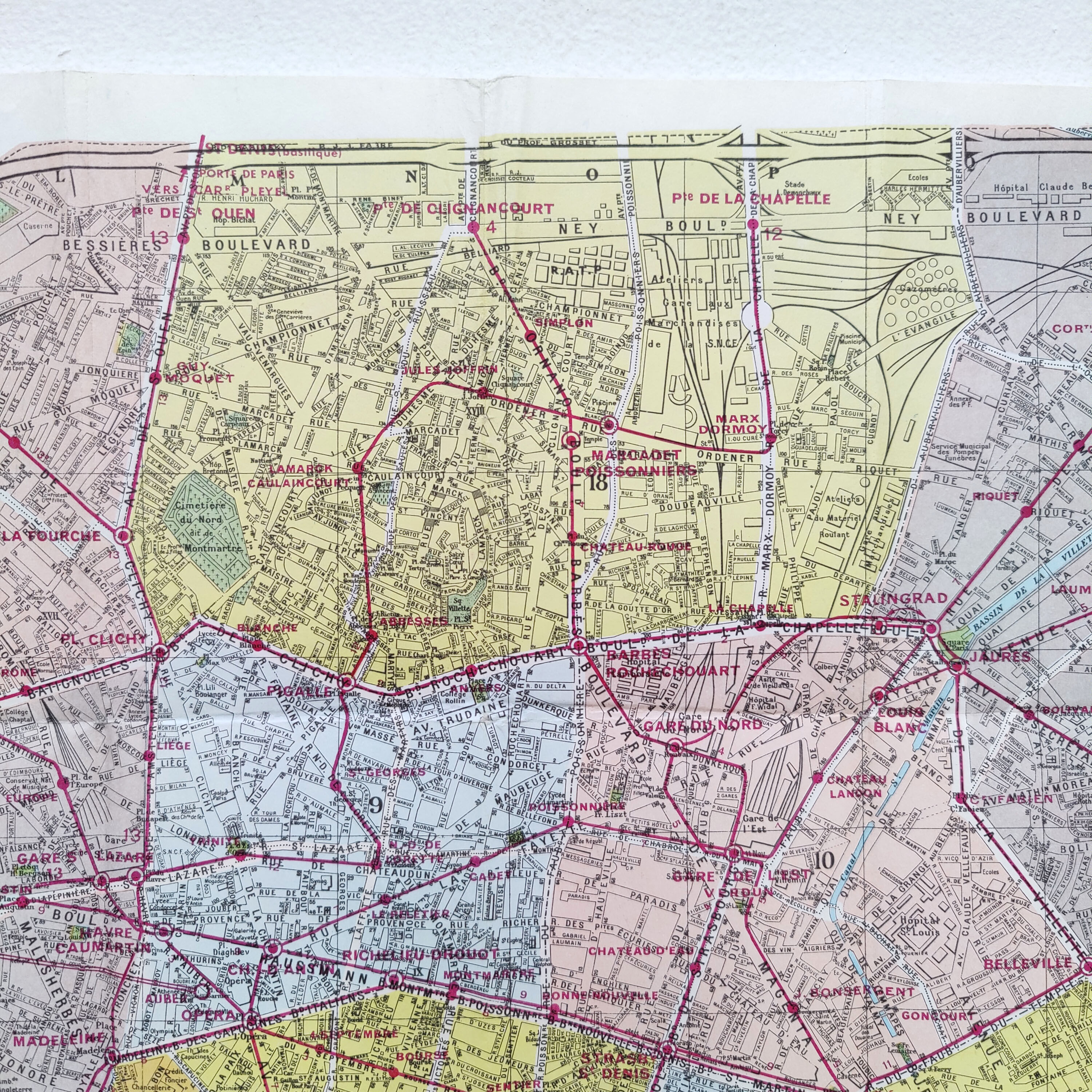 Vintage map 1970 Paris and its neighborhoods