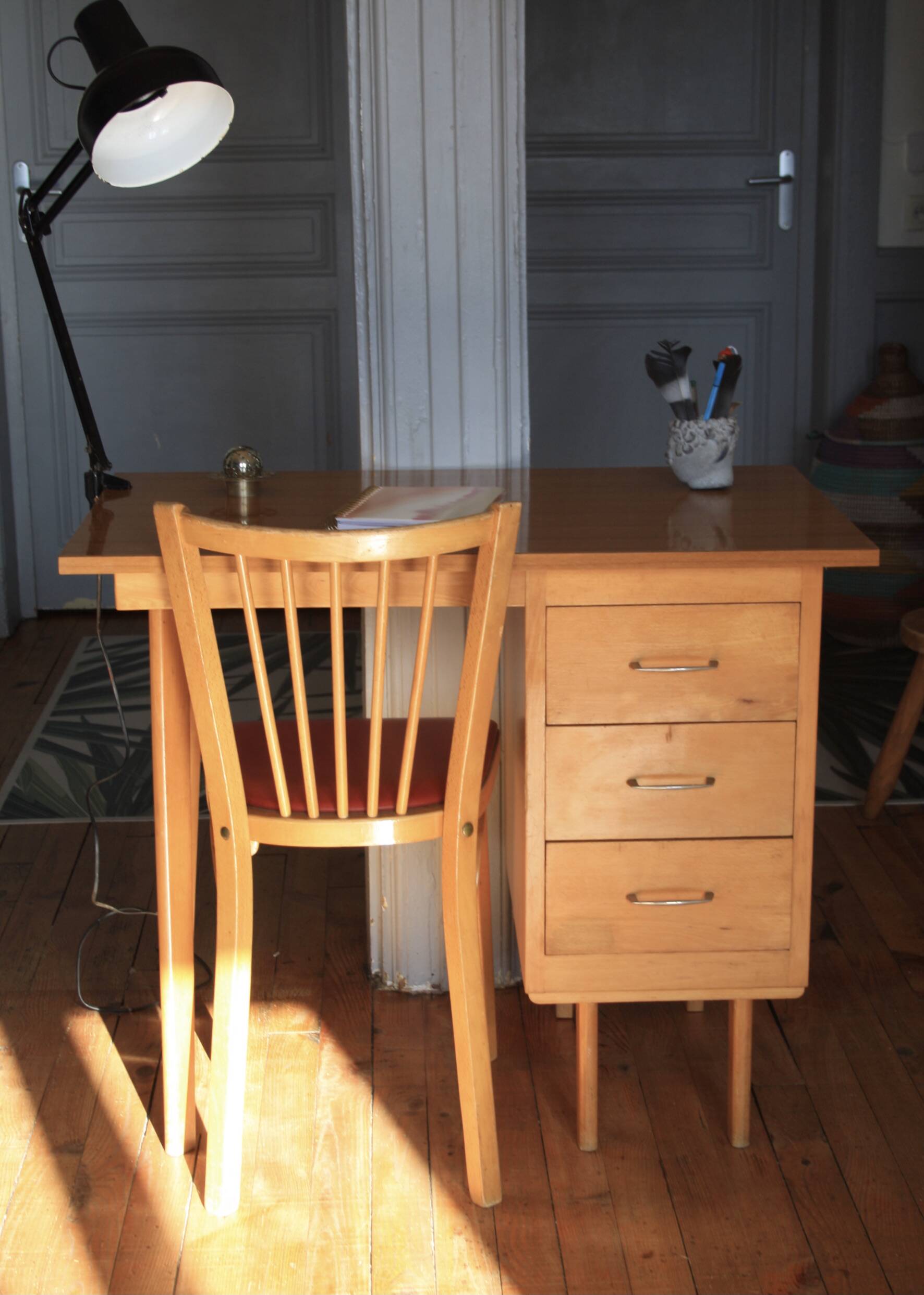 Bureau en bois pieds compas