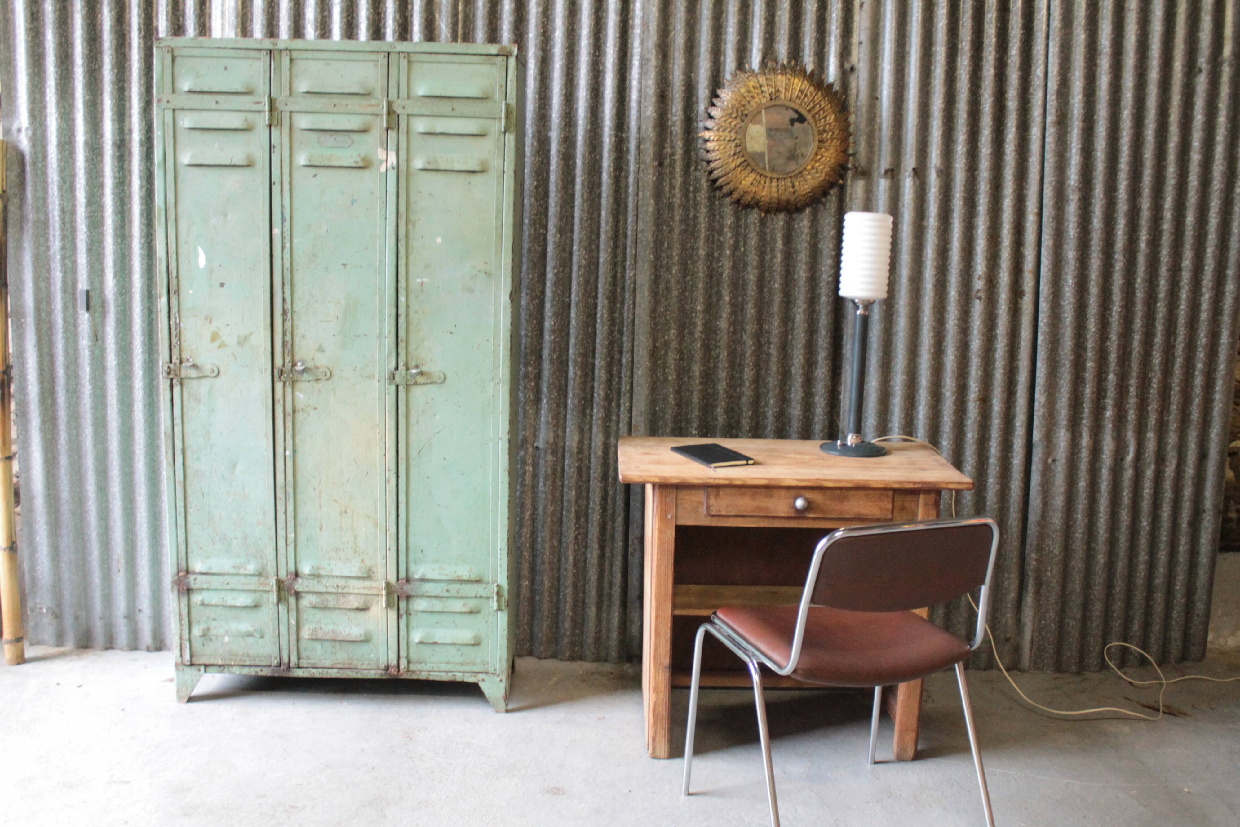 Metal cabinet, 3 door lockers