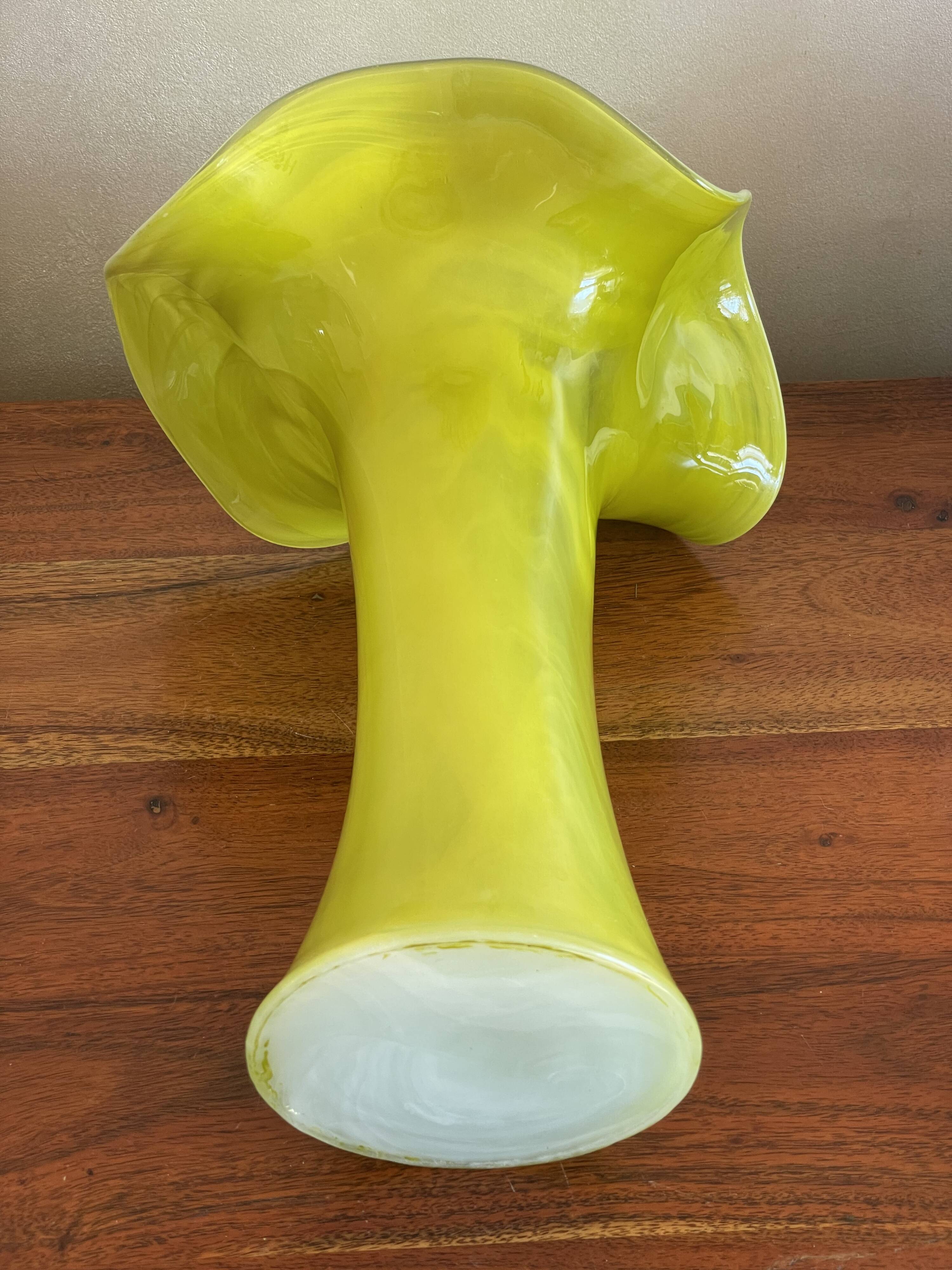 Collar vase