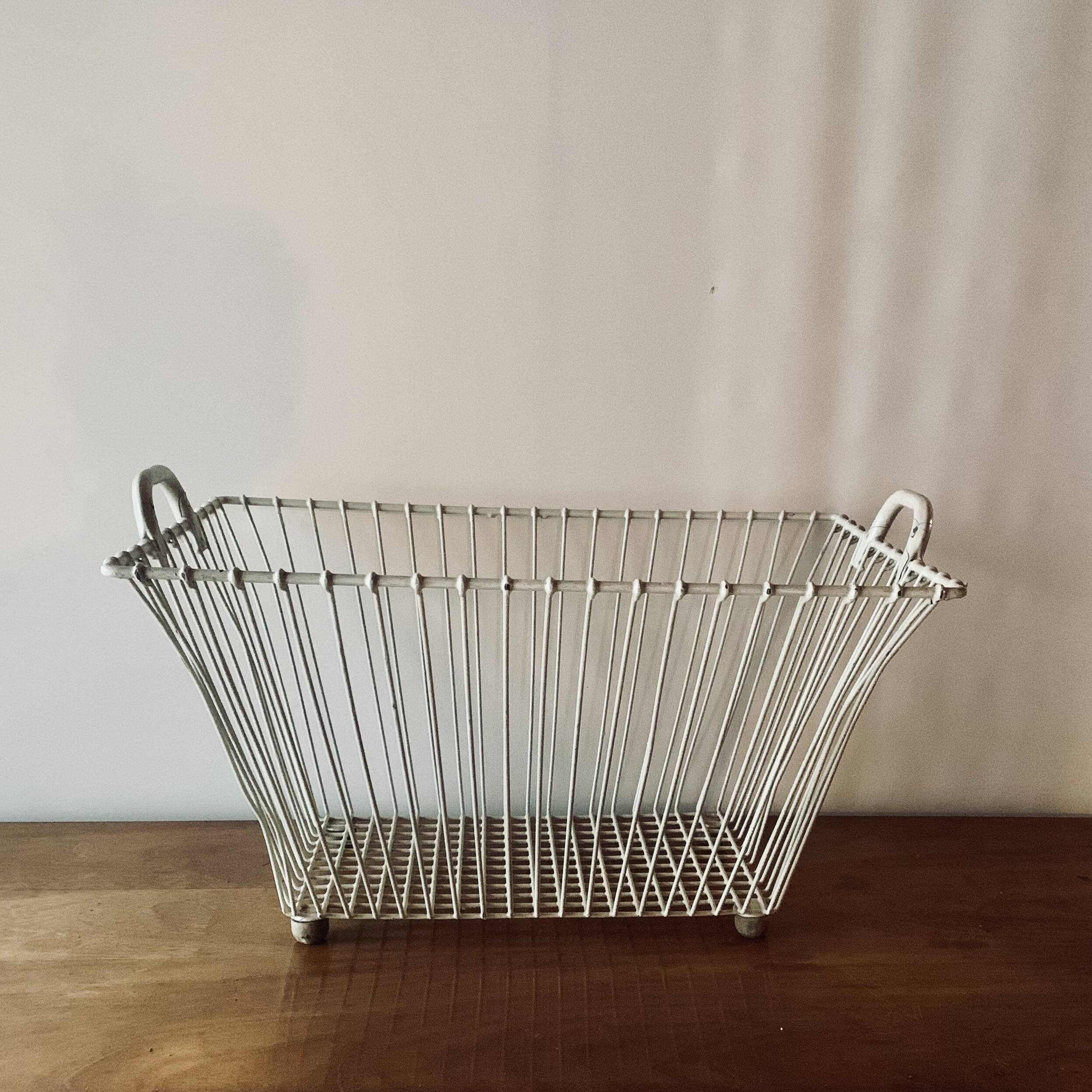 Old large metal basket/basket - laundry basket