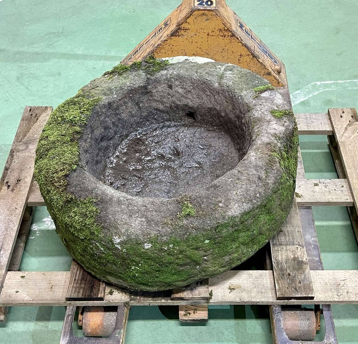 19th century granite trough in round shape - Ref J1-45