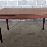 Scandinavian table with extensions