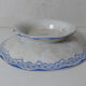 Ancienne assiette sur pied papillon, Terre de Fer Gien