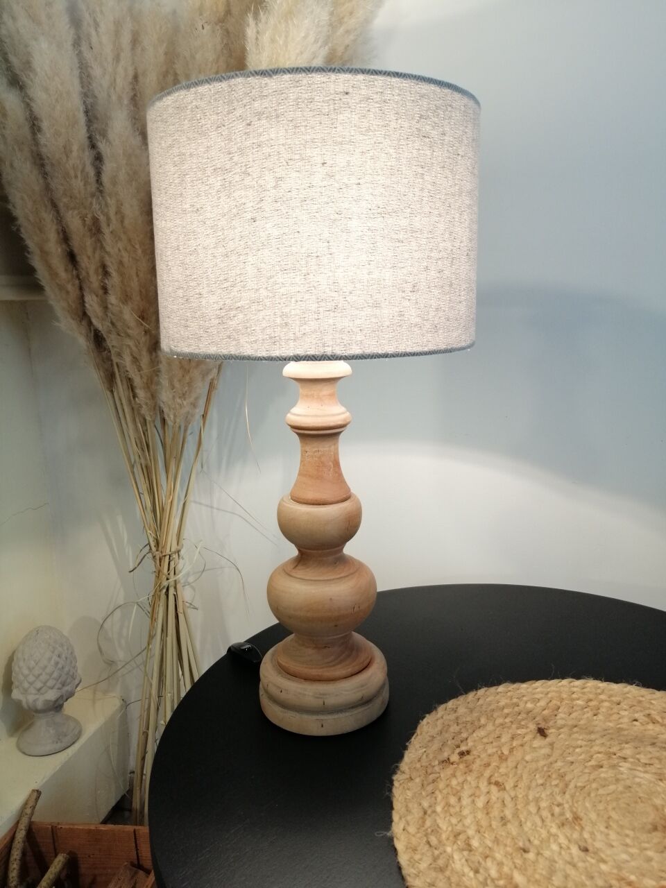 Vintage table lamp year 1980 in turned wood.