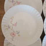 Assiettes en porcelaine motif fleurs pastel