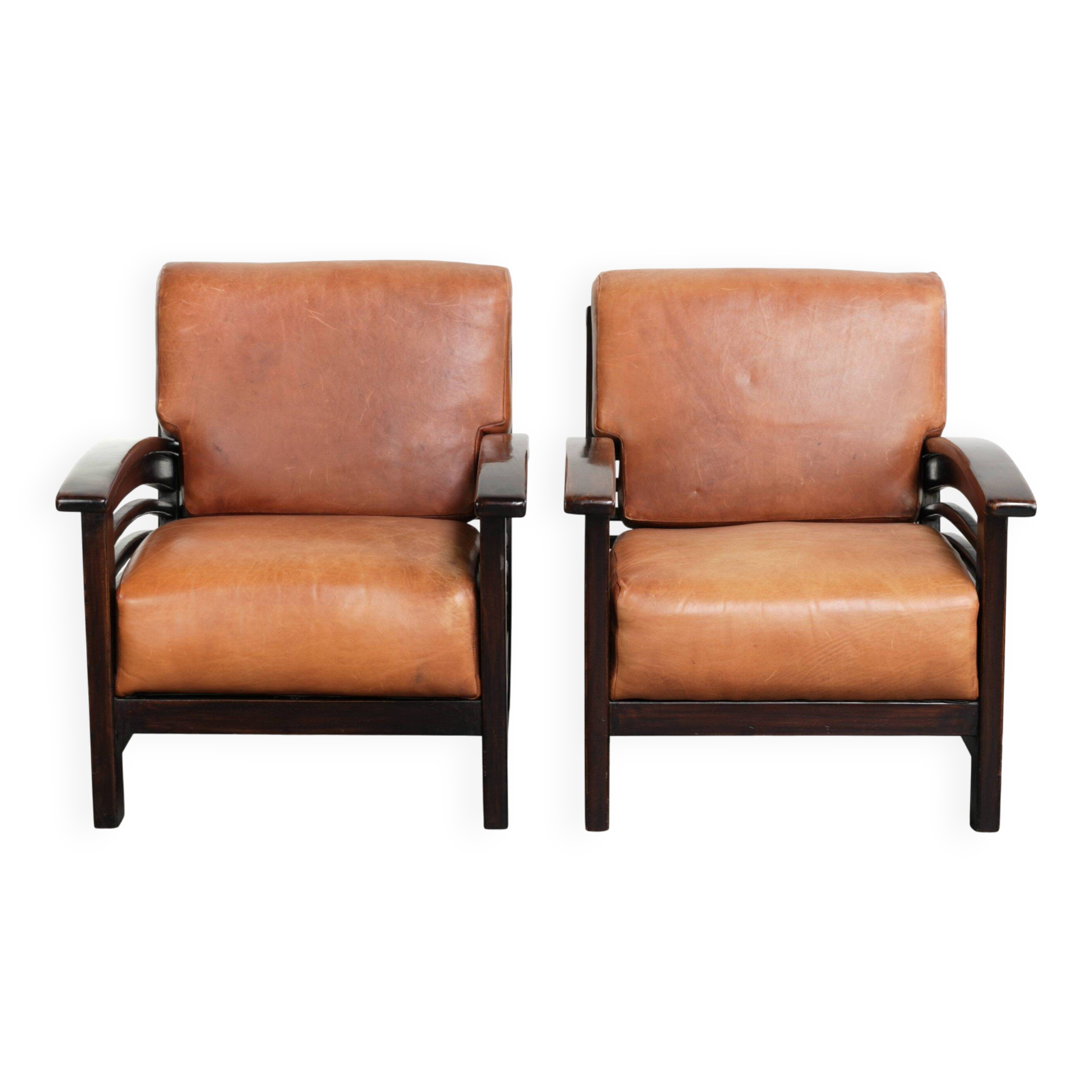 Ensemble de 2 fauteuils Art Déco en cuir de vache couleur cognac du 20e siècle.