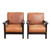 Ensemble de 2 fauteuils Art Déco en cuir de vache couleur cognac du 20e siècle.