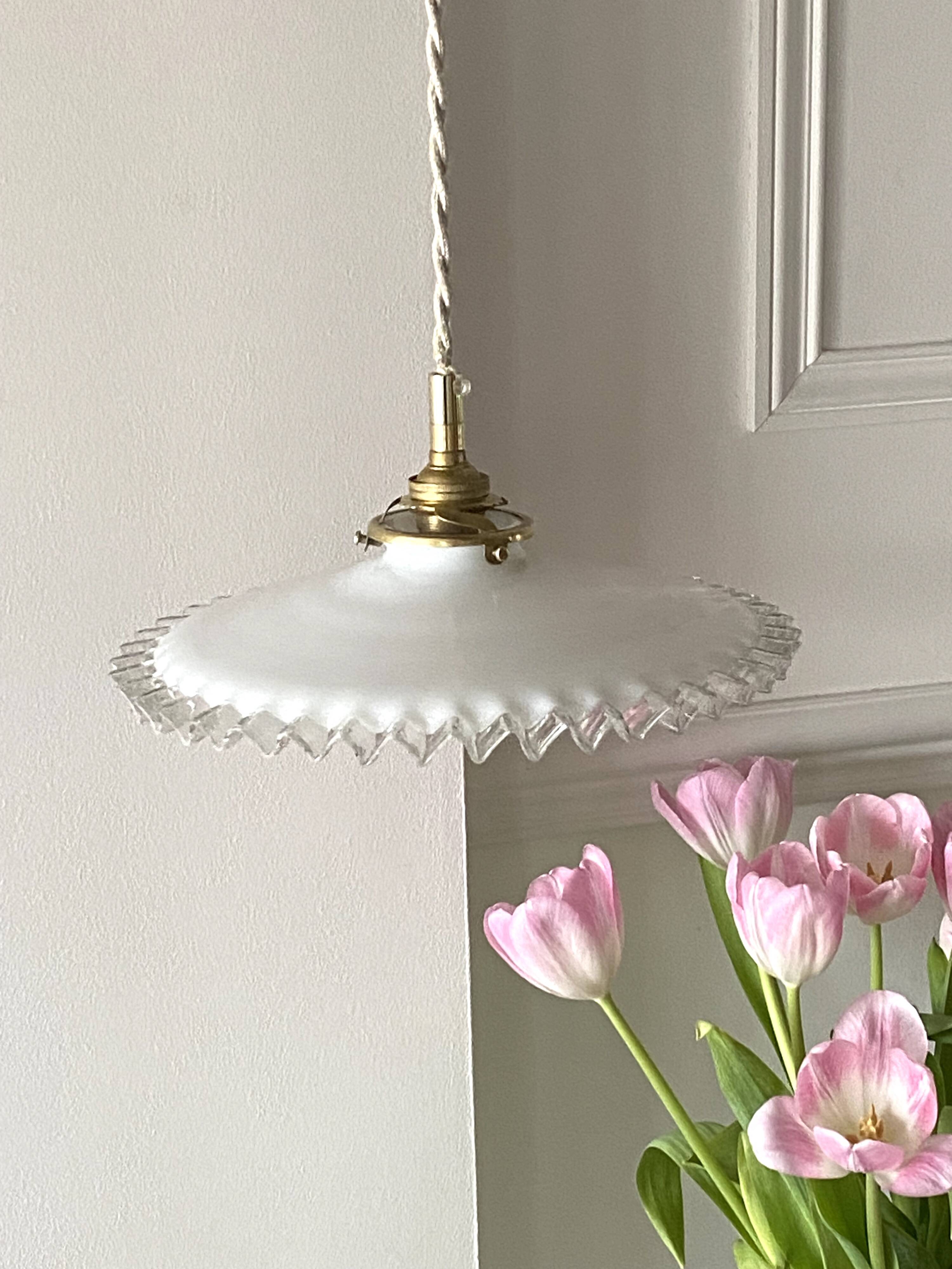 Opaline suspension